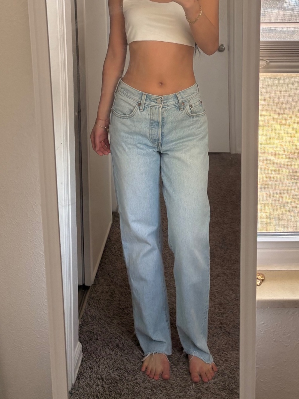 Vintage 90s/ Levi’s 501 mid waist straight jeans